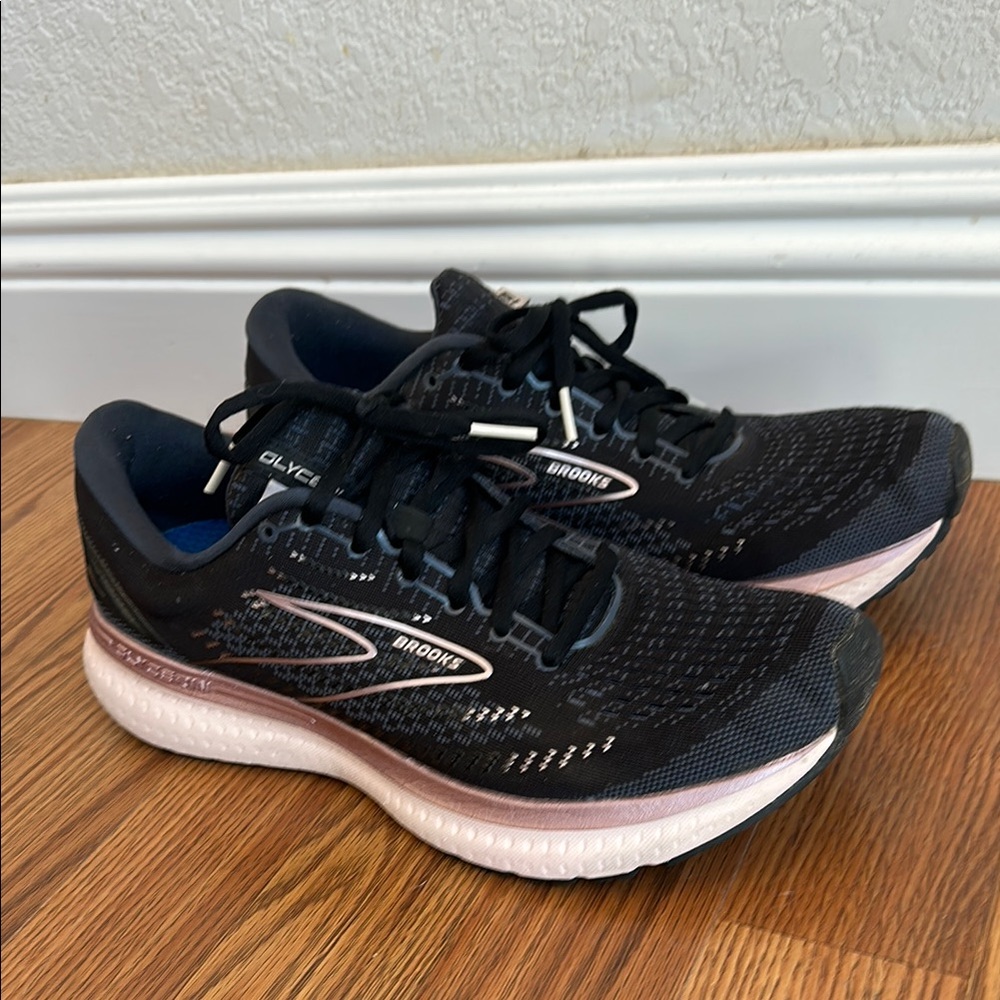 Brooks Women's Black and Light Pink Athletic Shoes
